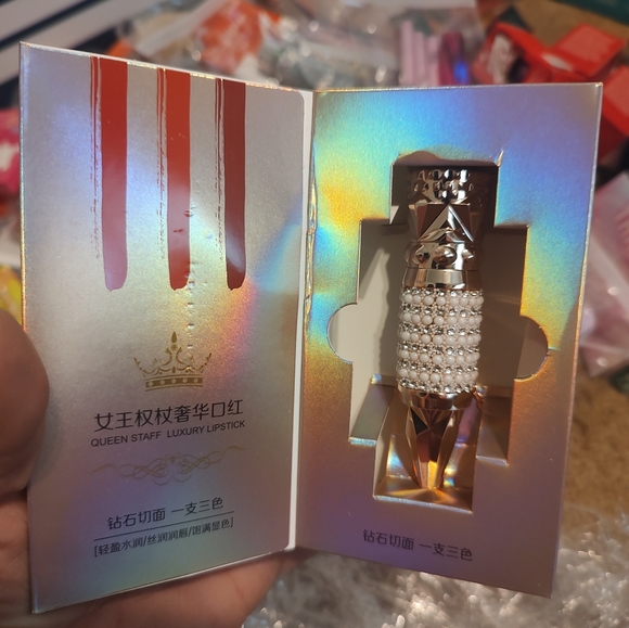 2 color lipstick - Picture 2 of 4